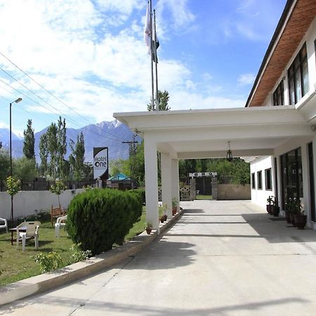 Hotel One Skardu Exteriör bild