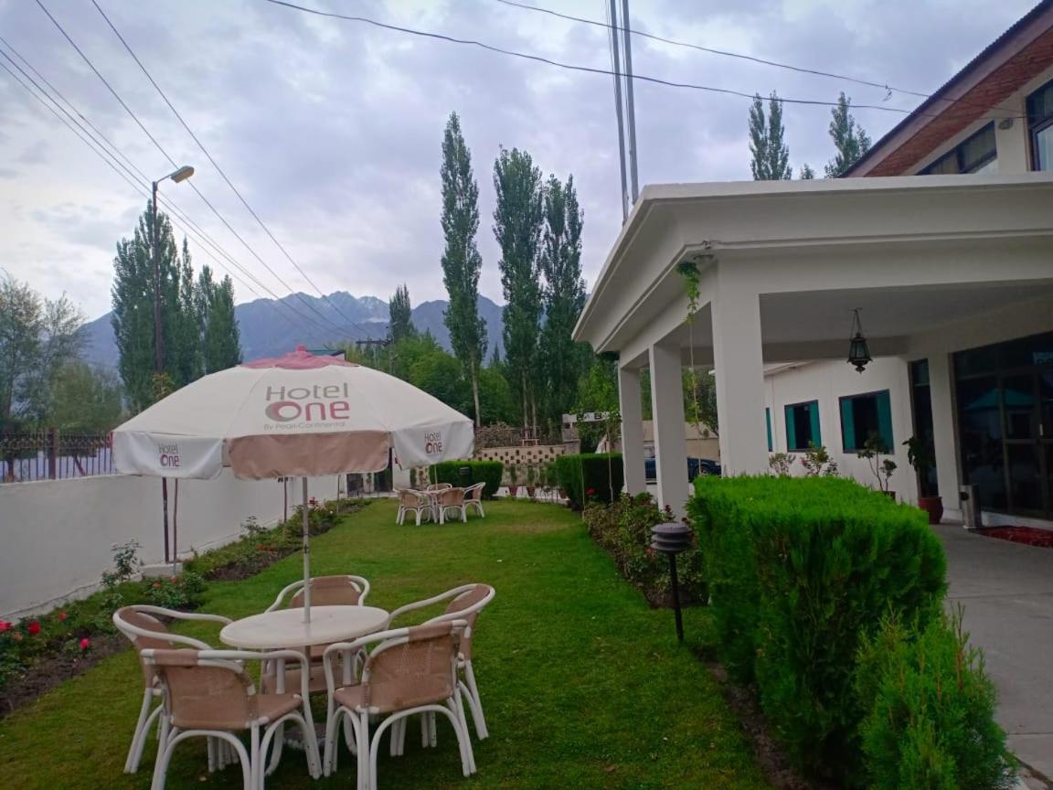 Hotel One Skardu Exteriör bild