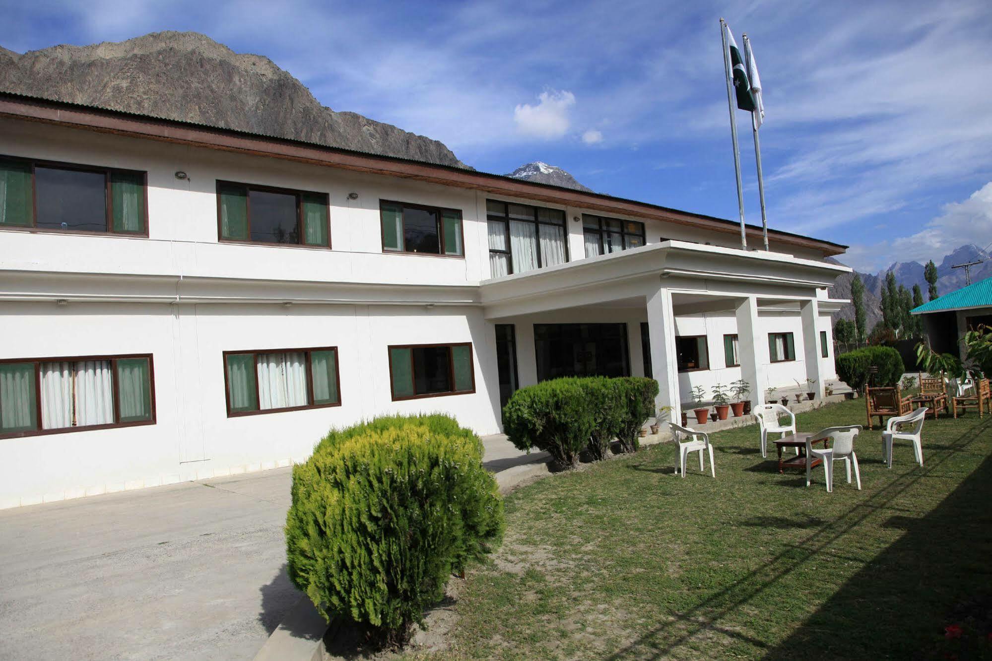 Hotel One Skardu Exteriör bild
