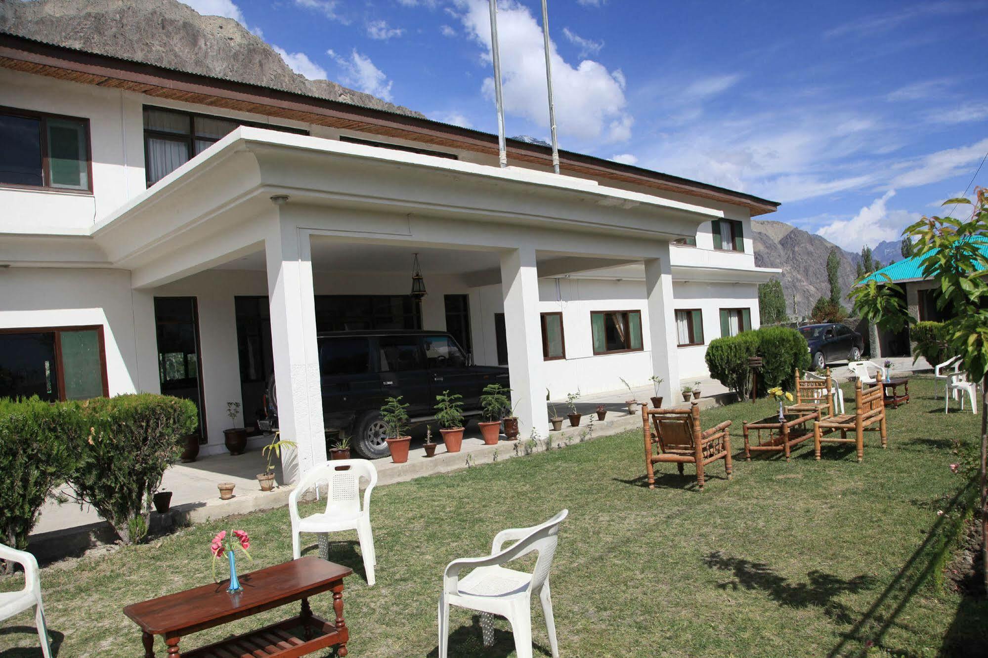 Hotel One Skardu Exteriör bild