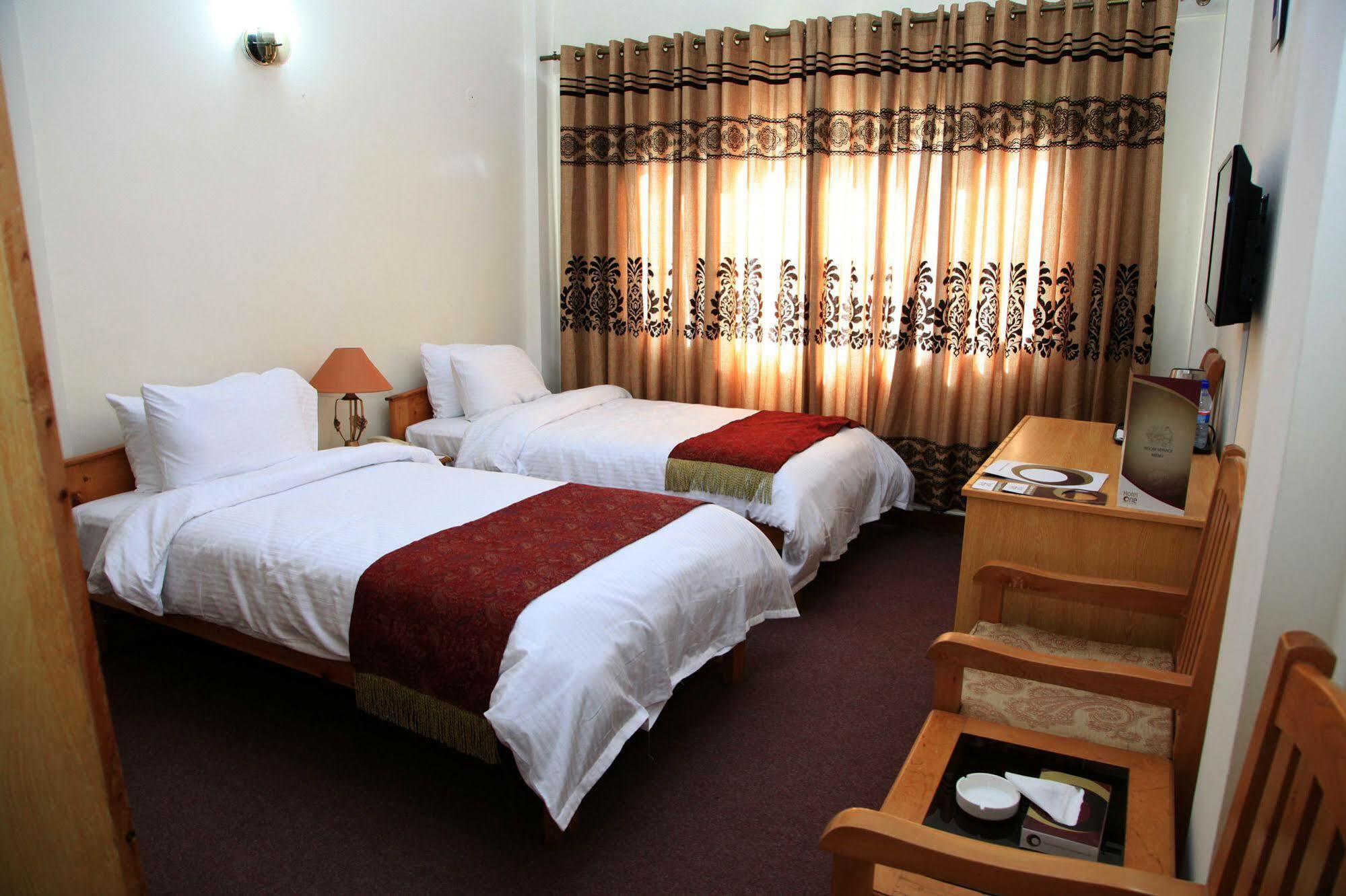 Hotel One Skardu Exteriör bild