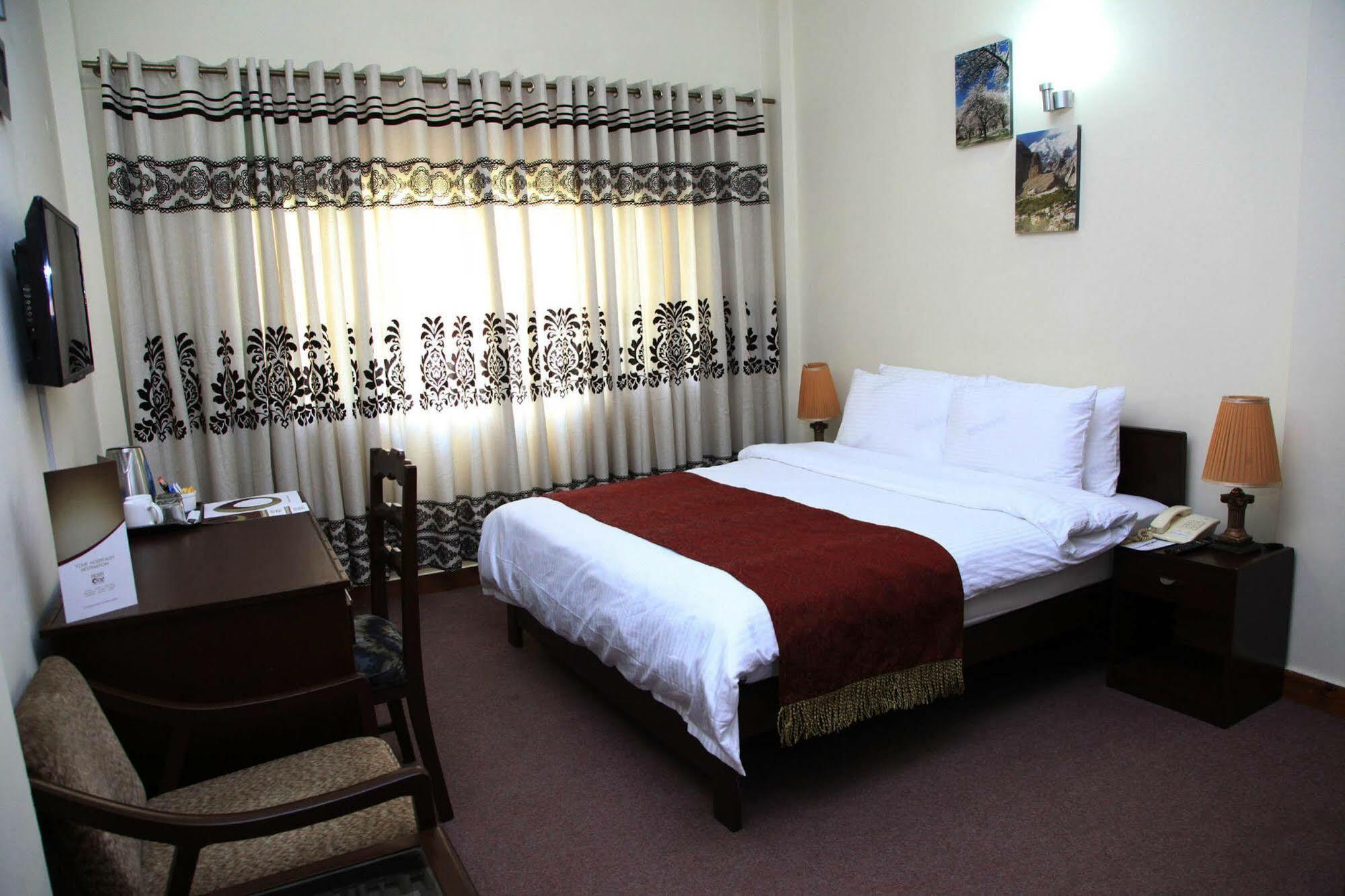 Hotel One Skardu Exteriör bild