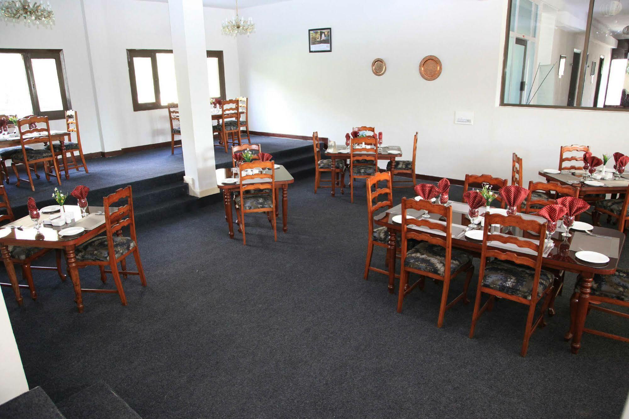Hotel One Skardu Exteriör bild