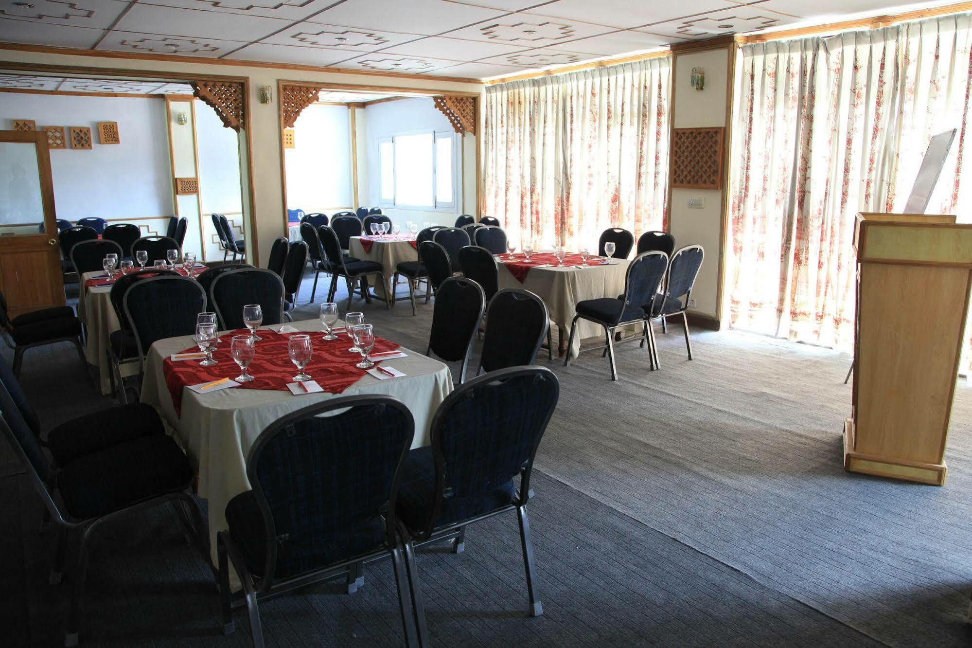 Hotel One Skardu Exteriör bild